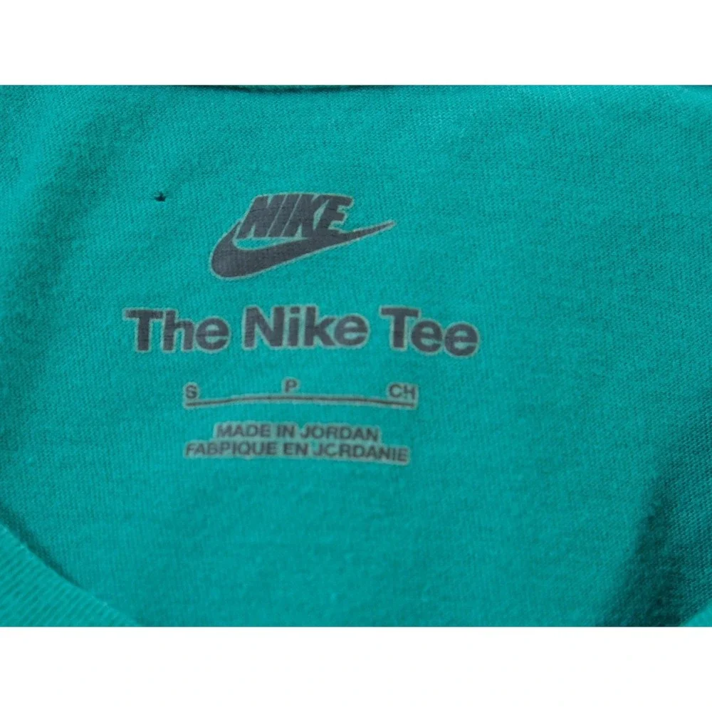 Nike T-Shirt Mens Small Green The Nike Tee Short Sleeve Embroidered Swoosh Logo